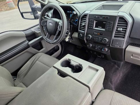 Used 2017 Ford F150 XLT AWD/4WD image 11
