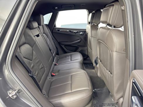 Used 2018 Porsche Macan S image 36