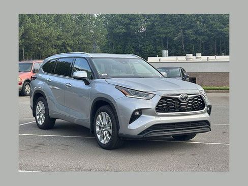 Certified 2025 Toyota Highlander Limited AWD/4WD image 1
