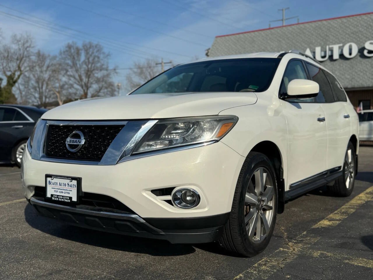 Used 2014 Nissan Pathfinder Platinum AWD/4WD image 3
