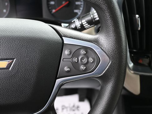 Used 2023 Chevrolet Traverse LS w/ Safety Package image 12