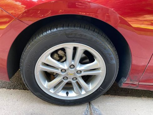 Used 2018 Chevrolet Cruze LT FWD image 18