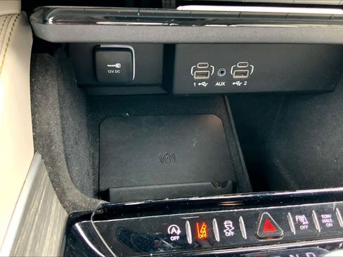 Used 2024 Jeep Wagoneer Series II w/ Flexible Seating Group RWD image 28