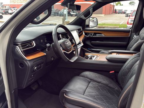 Used 2022 Jeep Grand Wagoneer Series III w/ Rear Seat Video Group 1 AWD/4WD image 5