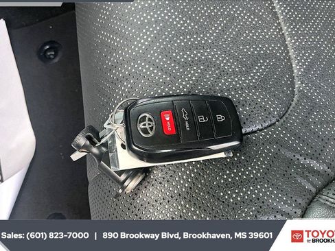 Used 2024 Toyota Tundra Limited w/ Power Package AWD/4WD image 9