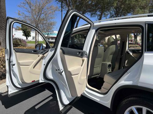Used 2017 Volkswagen Tiguan Wolfsburg Edition FWD image 62