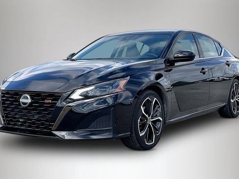 Used 2024 Nissan Altima 2.5 SR FWD image 2
