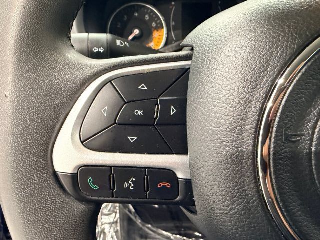 Used 2018 Jeep Renegade Latitude AWD/4WD image 32