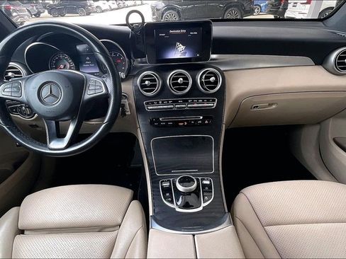 Used 2018 Mercedes-Benz GLC 300 w/ Premium Package image 16