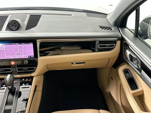 Certified 2026 Porsche Macan image 31