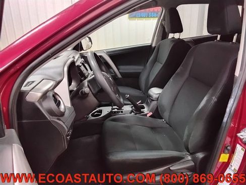 Used 2018 Toyota RAV4 LE AWD/4WD image 10