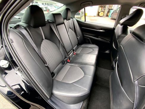 Used 2024 Toyota Camry SE image 18