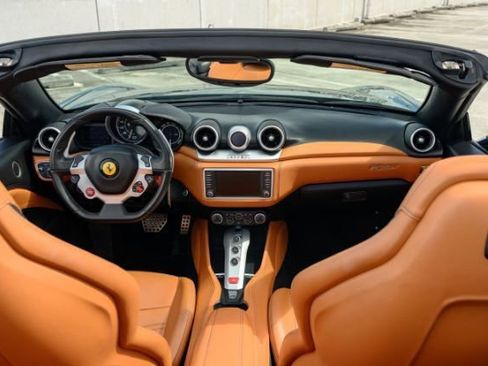 Used 2015 Ferrari California T RWD image 10