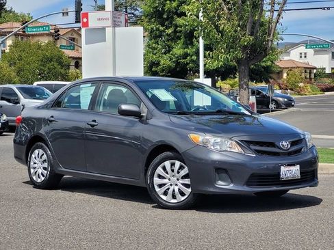 Used 2012 Toyota Corolla LE FWD image 2