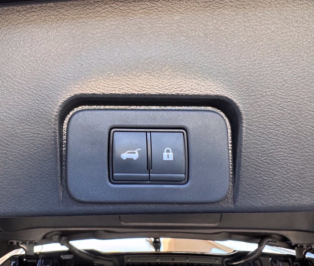 Used 2024 Nissan Rogue SV FWD image 15