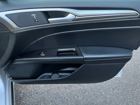 Used 2017 Ford Fusion SE image 27
