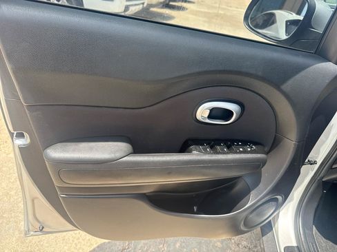 Used 2015 Kia Soul FWD image 9