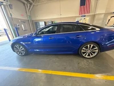 Used 2017 Jaguar XJ R-Sport RWD image 4