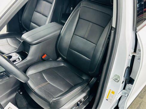 Used 2024 Chevrolet Equinox Premier AWD/4WD image 23