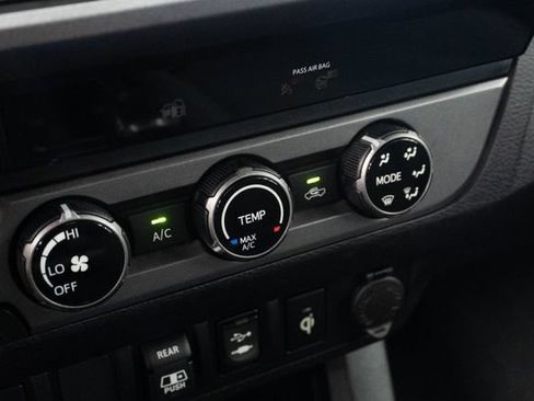 Used 2018 Toyota Tacoma TRD Sport AWD/4WD image 12