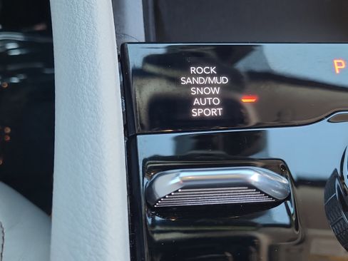 Used 2022 Jeep Grand Cherokee Overland w/ Advanced Protech Group III image 26