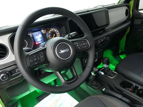Used 2025 Jeep Wrangler Sport AWD/4WD image 14