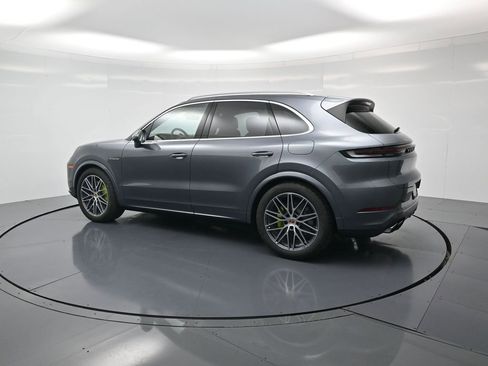 New 2026 Porsche Cayenne E-Hybrid image 3