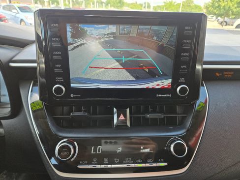 Used 2022 Toyota Corolla LE FWD image 12