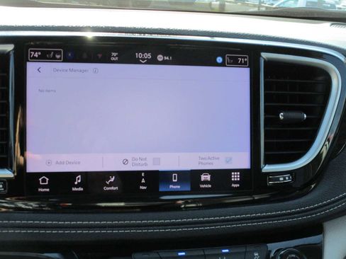 Certified 2024 Chrysler Pacifica Limited image 43