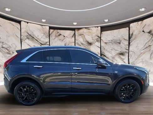 Used 2022 Cadillac XT4 Luxury w/ Cold Weather Package image 2