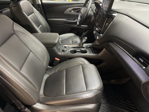 Used 2021 Chevrolet Traverse LT image 35