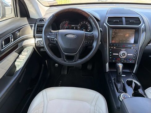 Used 2018 Ford Explorer Platinum image 26