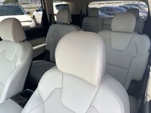 Used 2025 Kia Telluride S AWD/4WD image 14