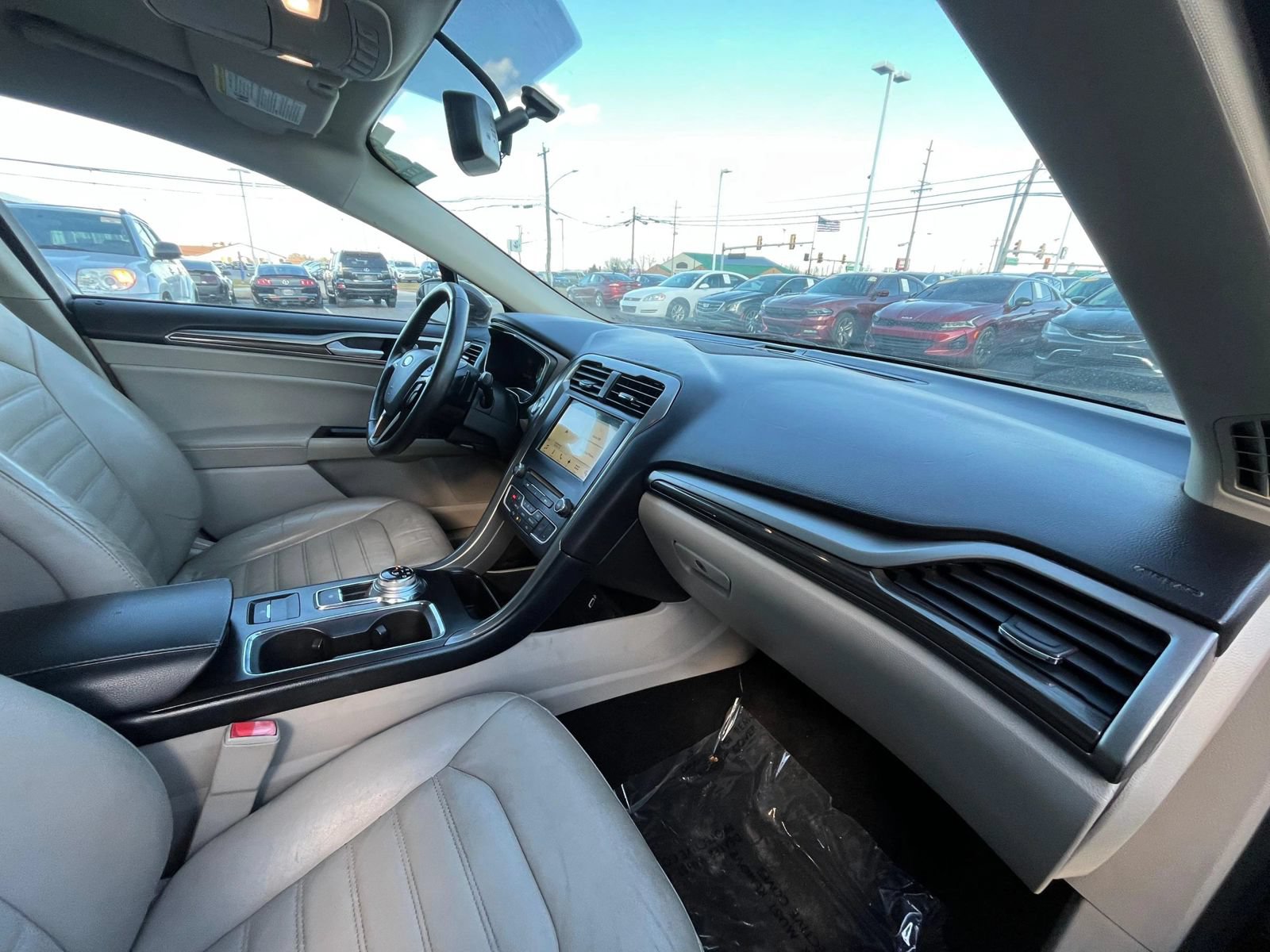 Used 2018 Ford Fusion SE w/ Fusion SE Technology Package FWD image 26