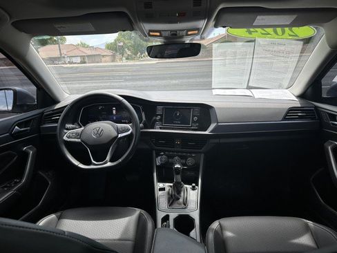 Used 2024 Volkswagen Jetta SE FWD image 17