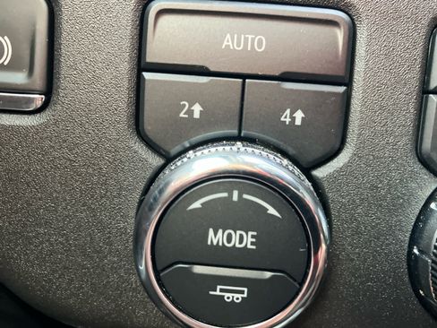 Used 2025 GMC Sierra 1500 SLE AWD/4WD image 15