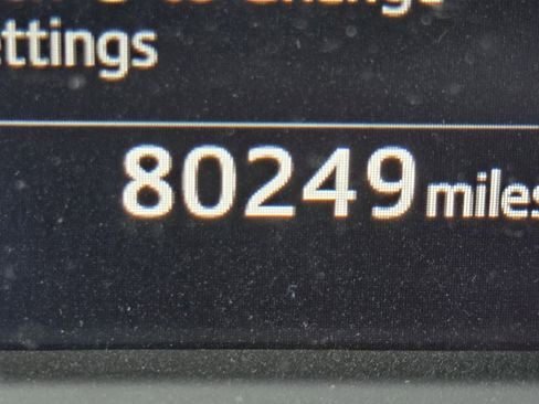 Used 2018 Toyota RAV4 LE image 17