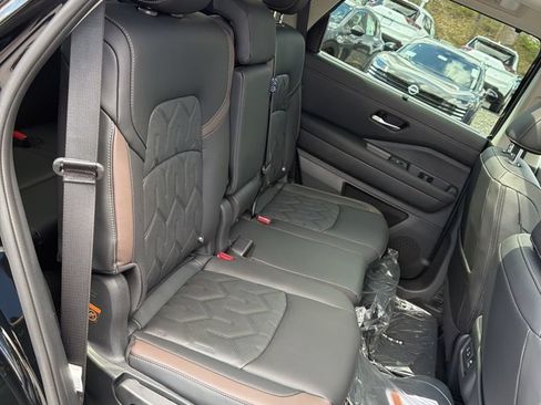 Used 2026 Nissan Pathfinder Platinum AWD/4WD image 29