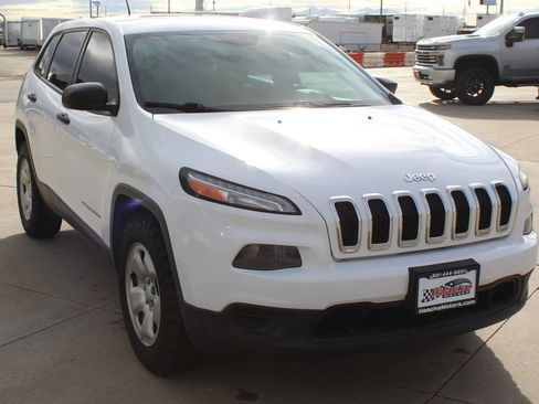 Used 2017 Jeep Cherokee Sport w/ Cold Weather Group image 10