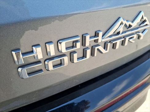 New 2025 Chevrolet Traverse High Country w/ LPO, Illumination Package FWD image 19