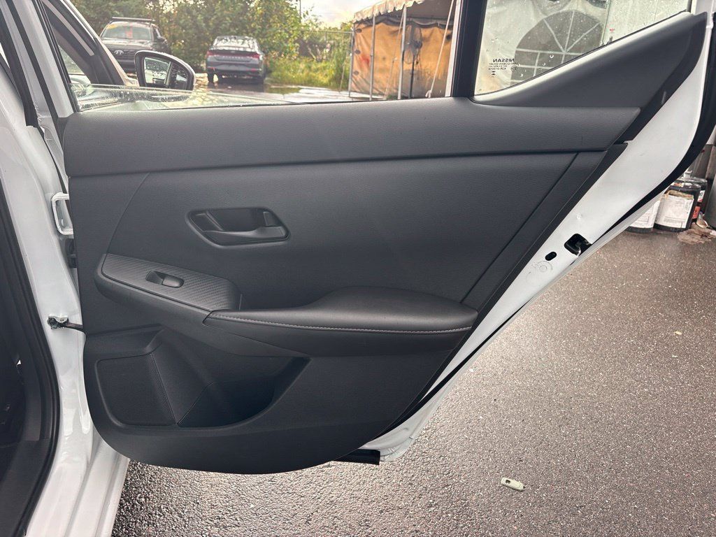 Used 2025 Nissan Sentra SV FWD image 17