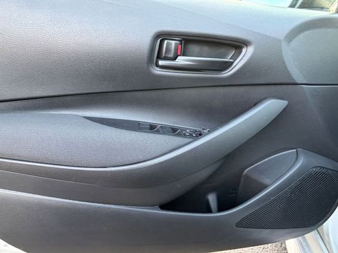 Used 2025 Toyota Corolla LE image 20