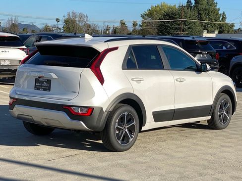 New 2026 Kia Niro EX image 3