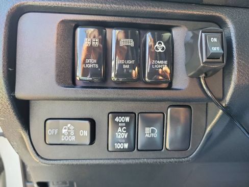 Used 2018 Toyota Tacoma TRD Pro AWD/4WD image 23