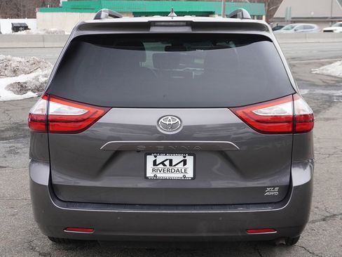 Used 2018 Toyota Sienna XLE w/ XLE Navigation Package image 14