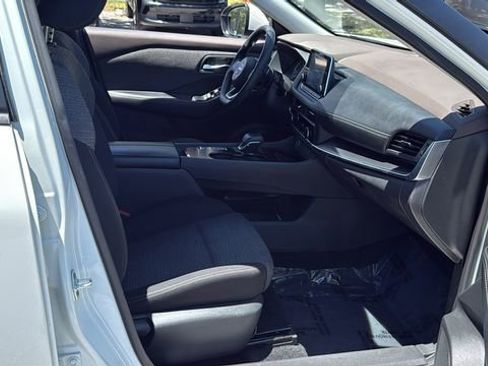 Used 2023 Nissan Rogue SV FWD image 12