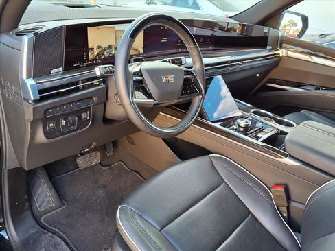 Certified 2025 Cadillac Escalade Premium Luxury image 12