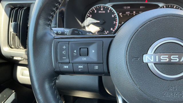 Used 2022 Nissan Pathfinder SL FWD image 12