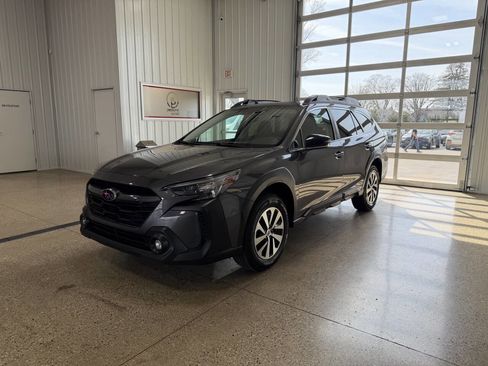 Used 2024 Subaru Outback Premium image 2
