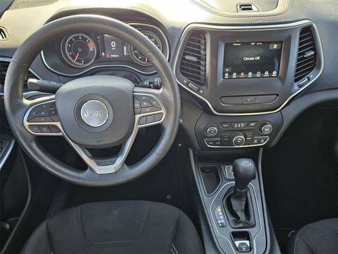 Used 2019 Jeep Cherokee Latitude w/ Popular Appearance Group image 18